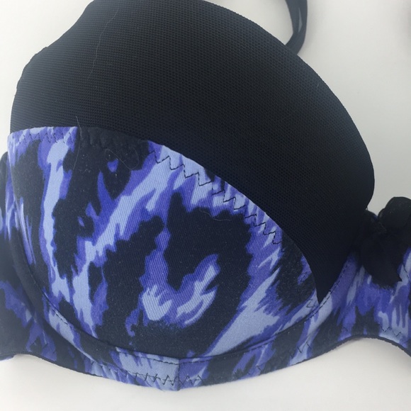 Betsey Johnson - Picture 3 of 6